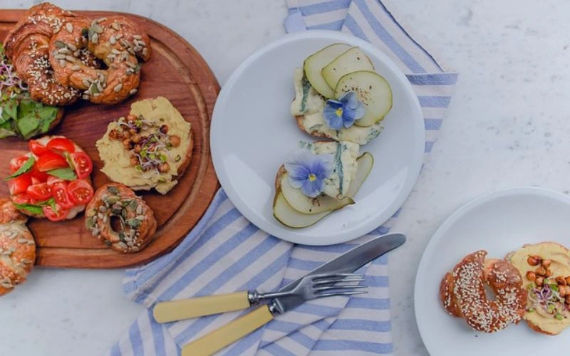 Buffet Bakewell tart